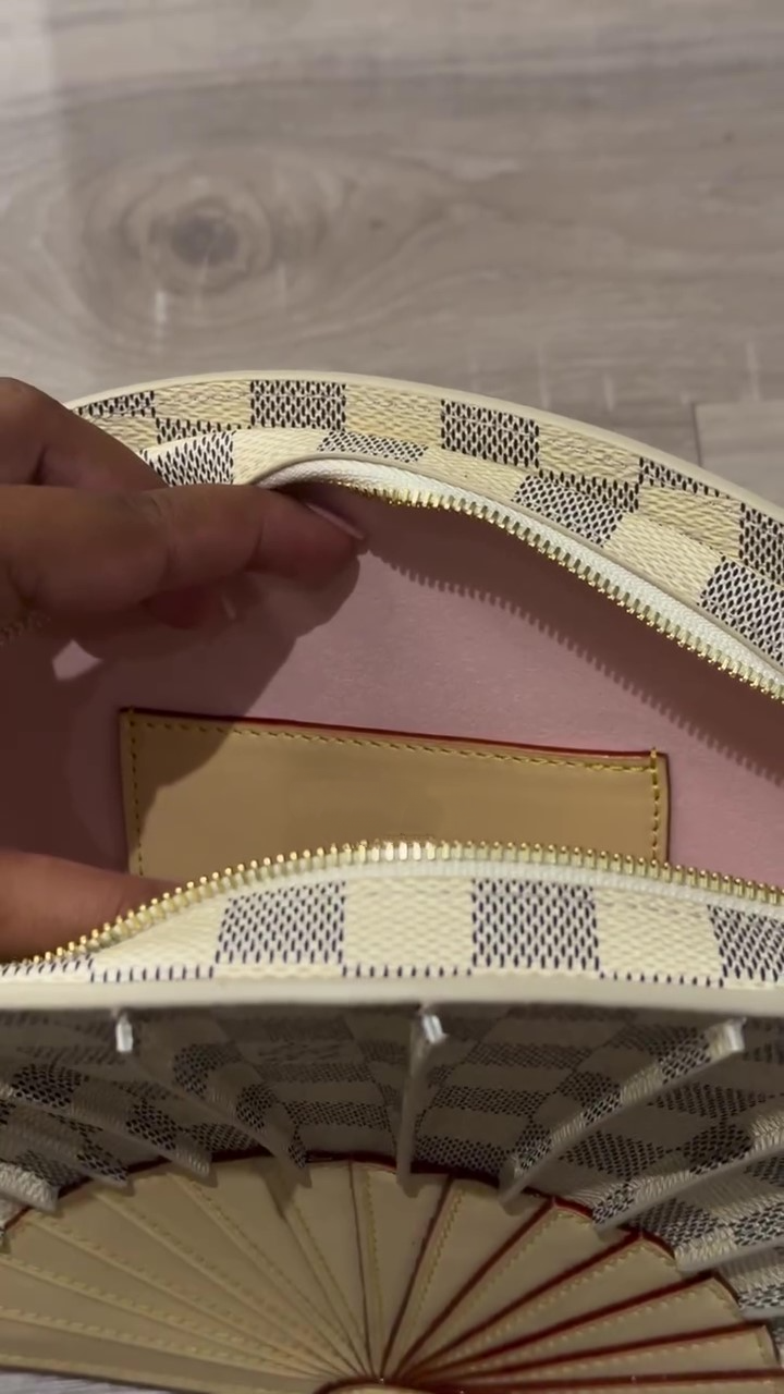 Checkered Pattern Fan-shaped Handbag