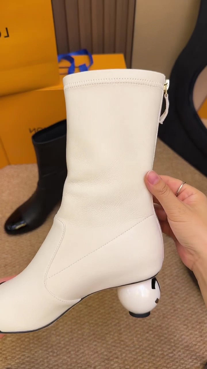 Double C Round-soled Mid-calf Boots