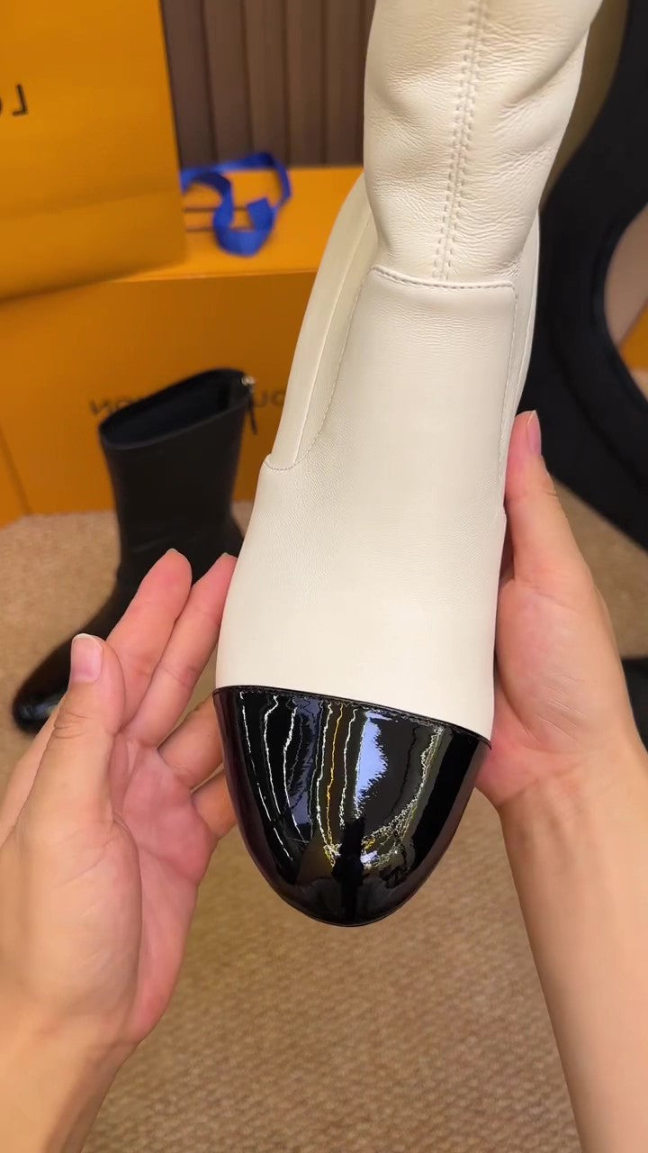 Double C Round-soled Mid-calf Boots