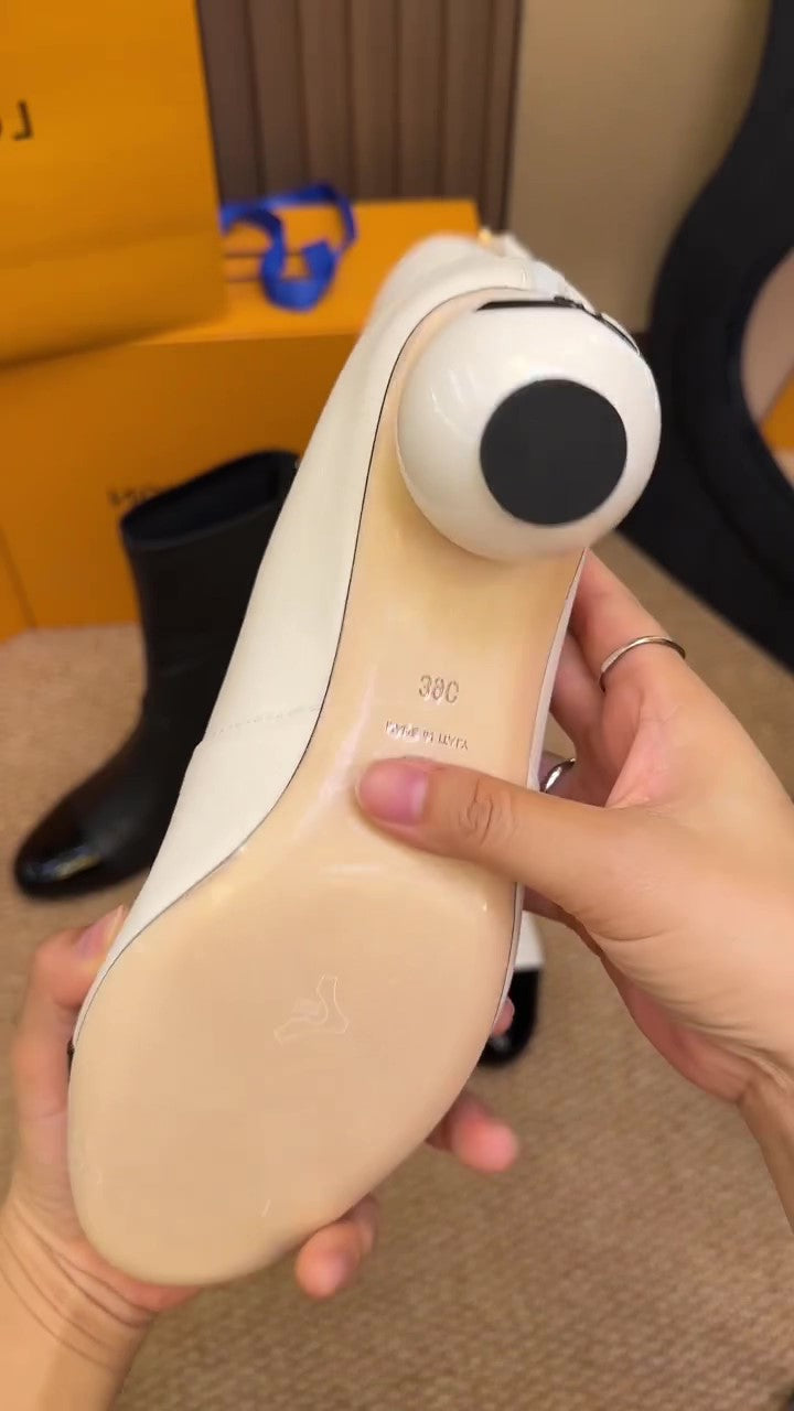 Double C Round-soled Mid-calf Boots