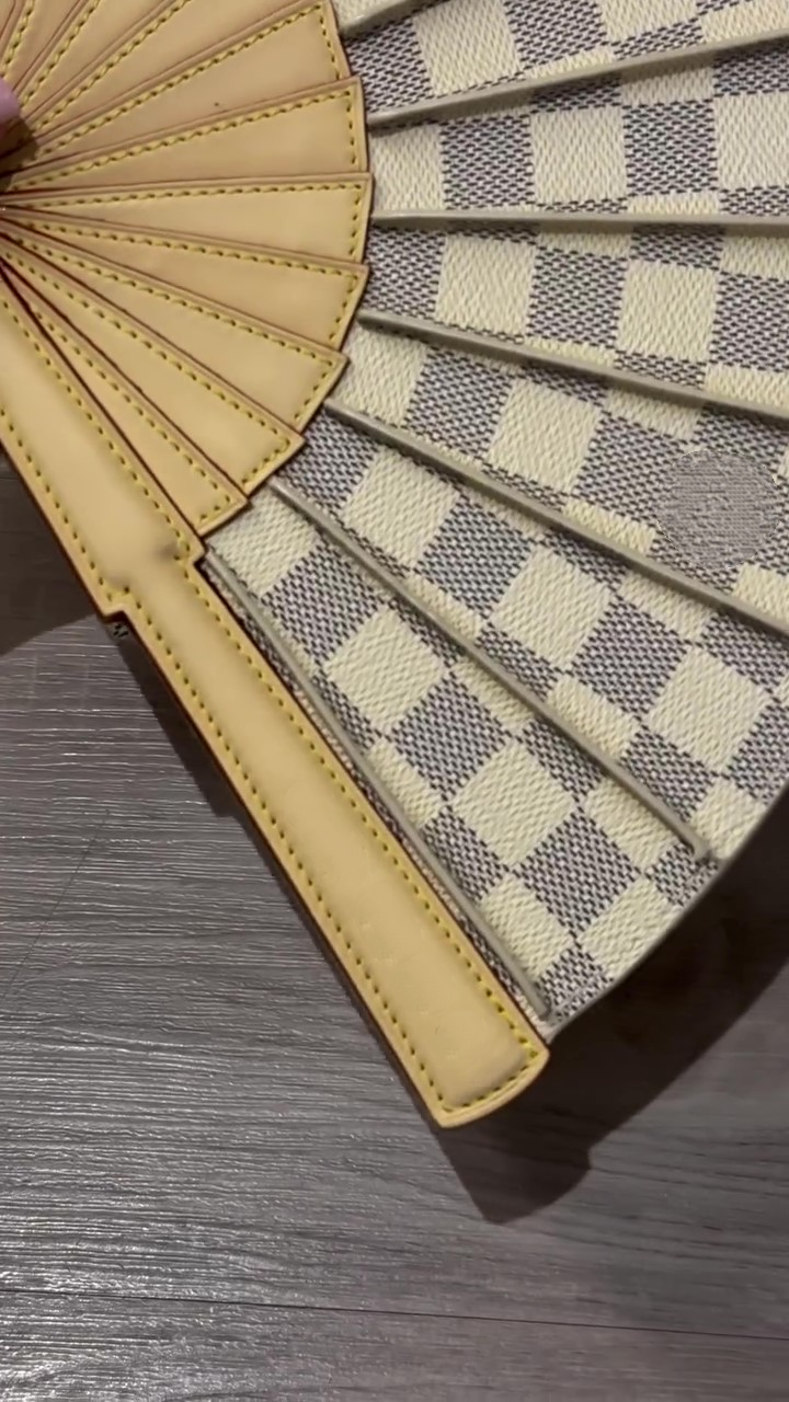 Checkered Pattern Fan-shaped Handbag